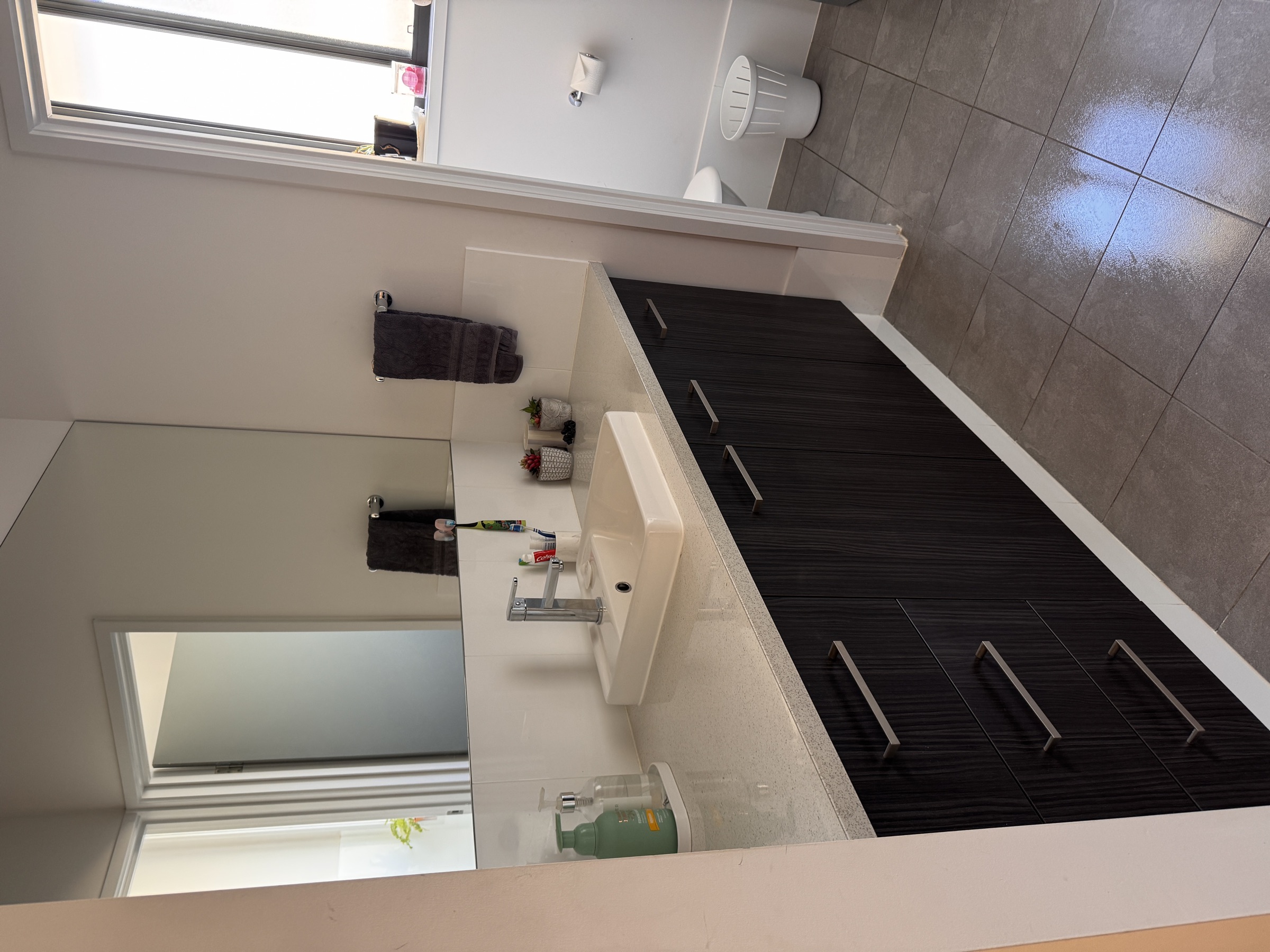 Bathroom vanity clean